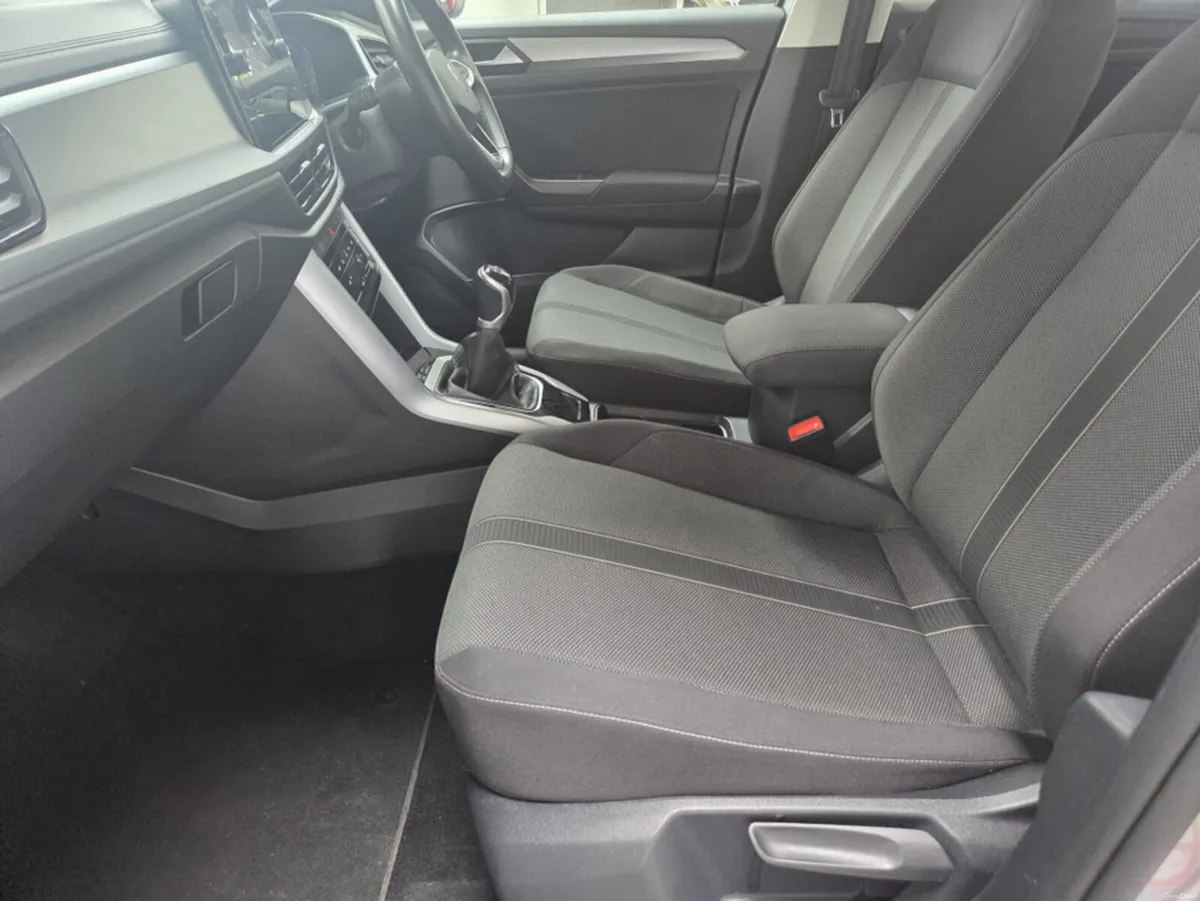 Volkswagen T-Roc LIFE 2.0 TDI MANUAL 6SPEED FWD 1 - Image 4