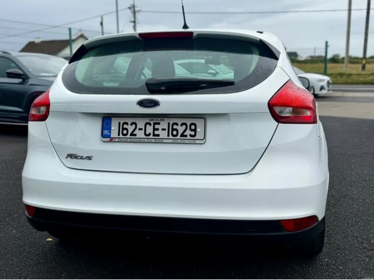 Ford Focus Zetec 120PS 5DR - Image 4
