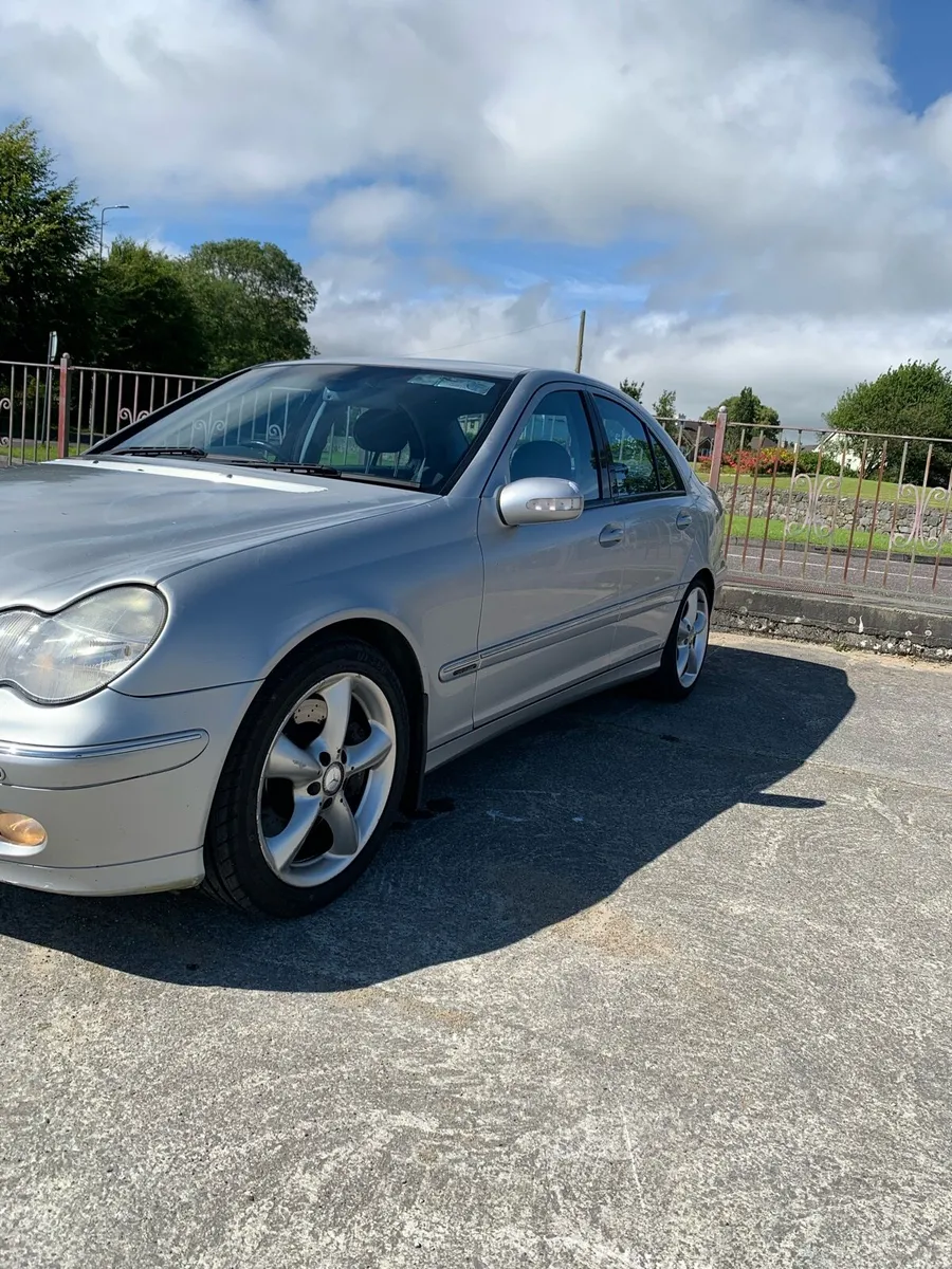 Mercedes c200 NEW NCT : 09/27 - Image 4