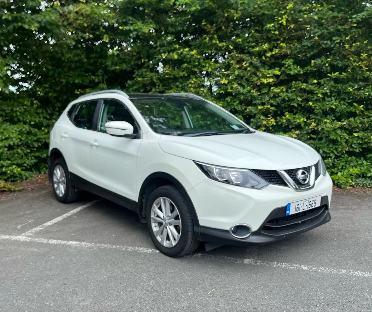 Stunning Nissan Qashqai SV 1.5 DCI Panoramic Roof - Image 2