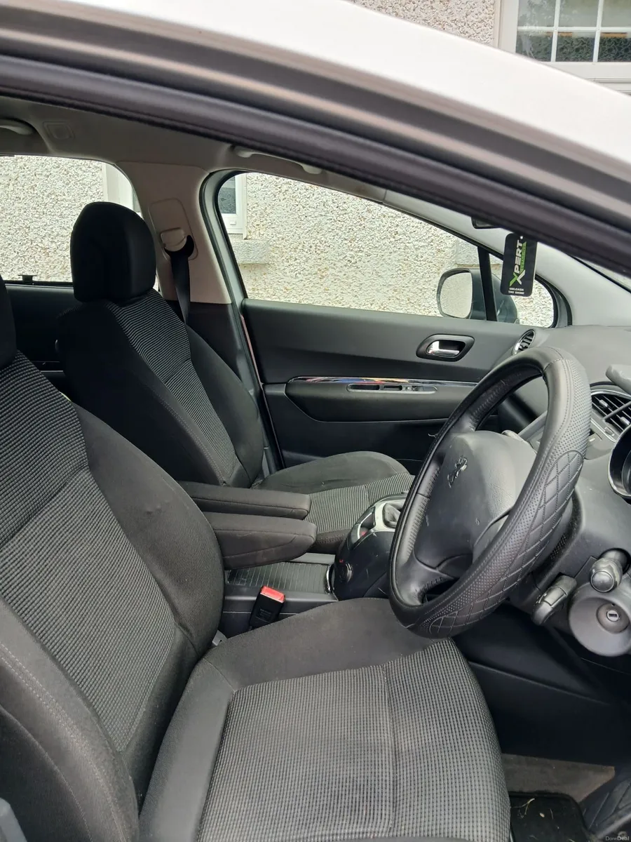 Peugeot 5008 2011 - Image 5