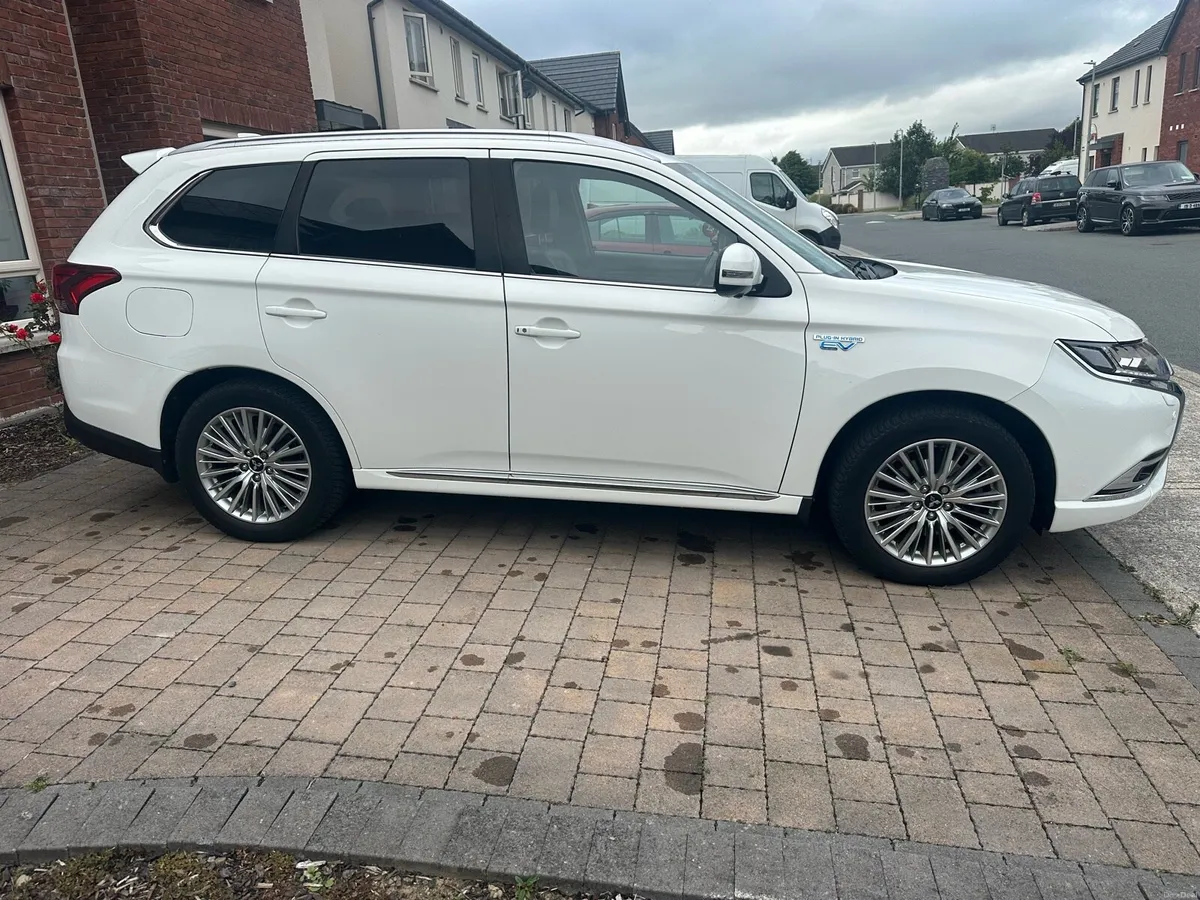 Mitsubishi Outlander PHEV 2.4l Low mileage! - Image 2