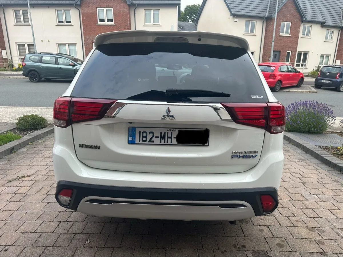 Mitsubishi Outlander PHEV 2.4l Low mileage! - Image 4