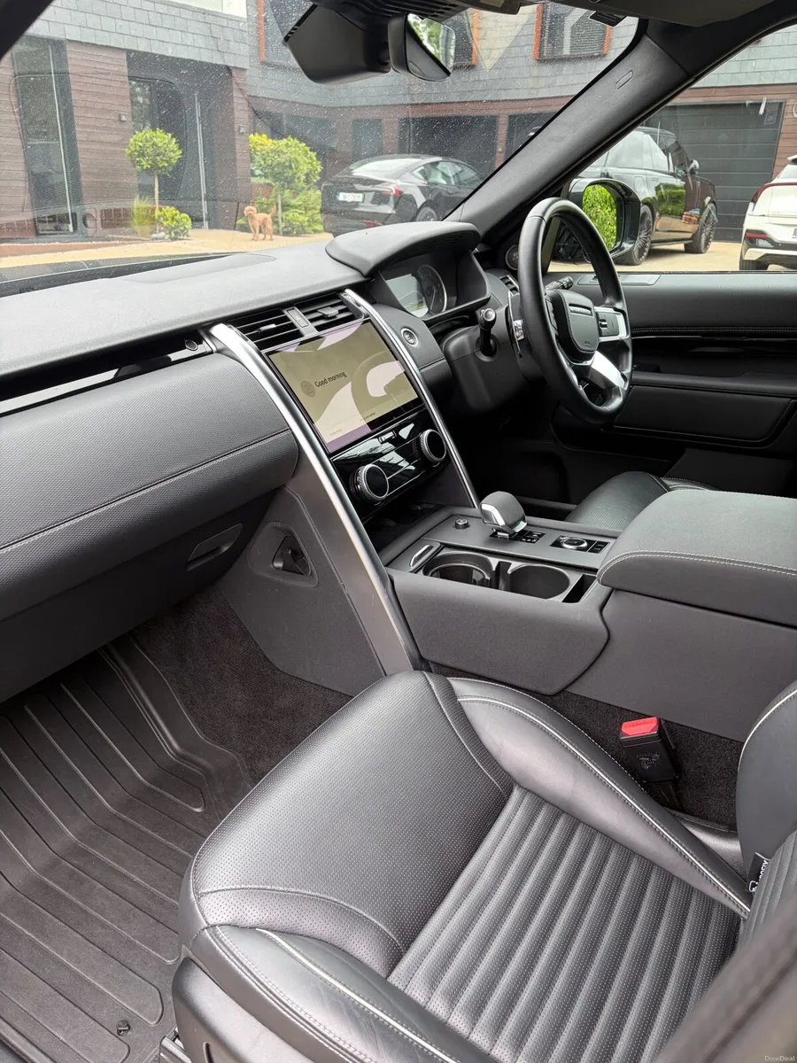 Land Rover Discovery 2022 - Image 3