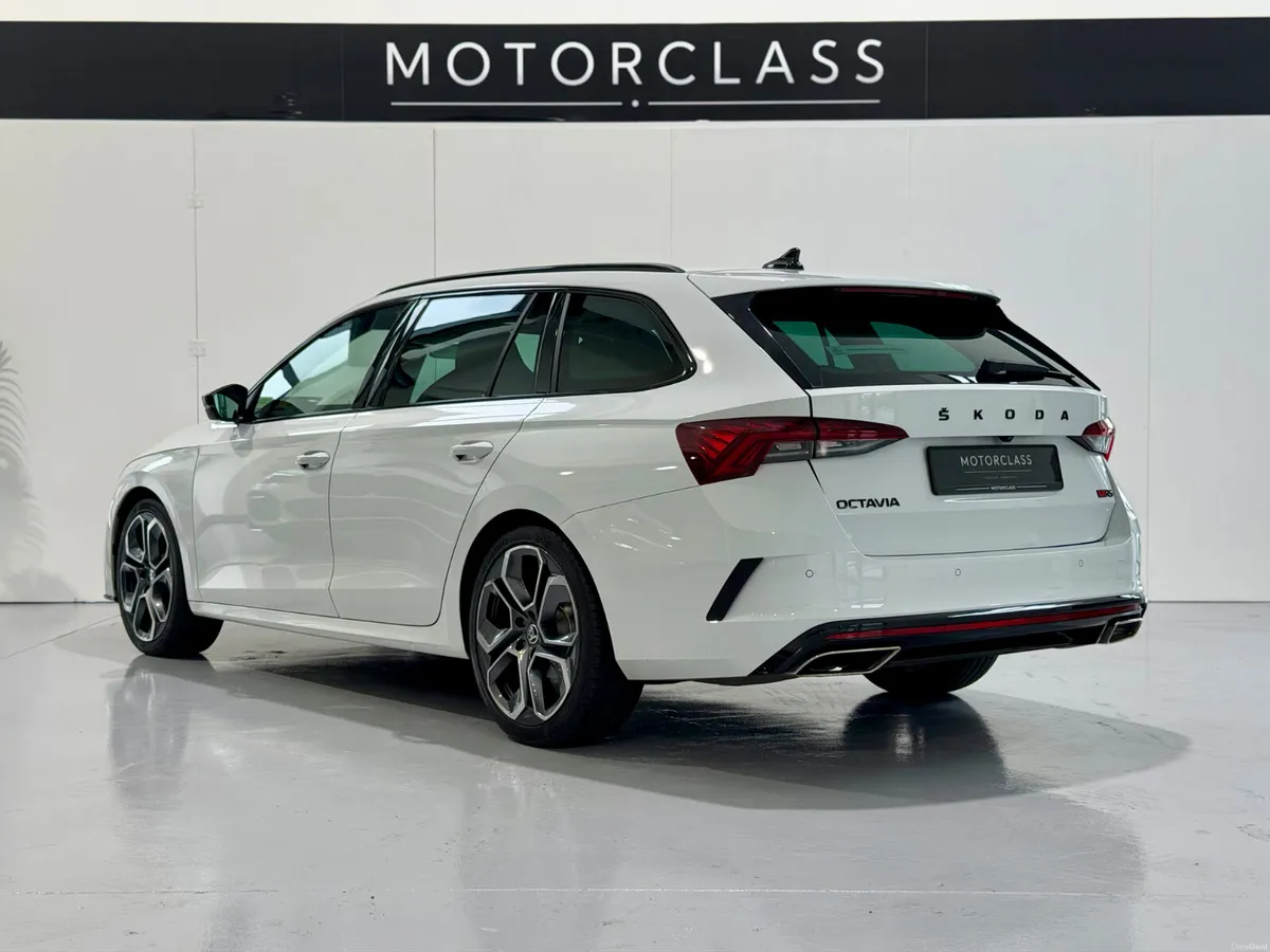 2023 Skoda Octavia VRS 2.0TDI DSG Black Edition - Image 6