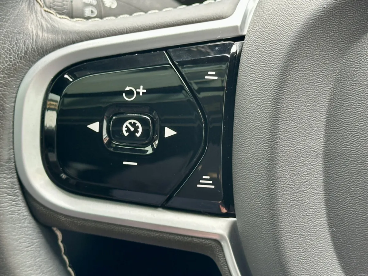 Volvo XC90 R-DESIGN T8 PHEV 299 5DR AUTO - Image 5