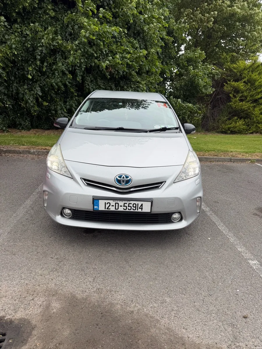 Toyota prius alpha 2012 - Image 1