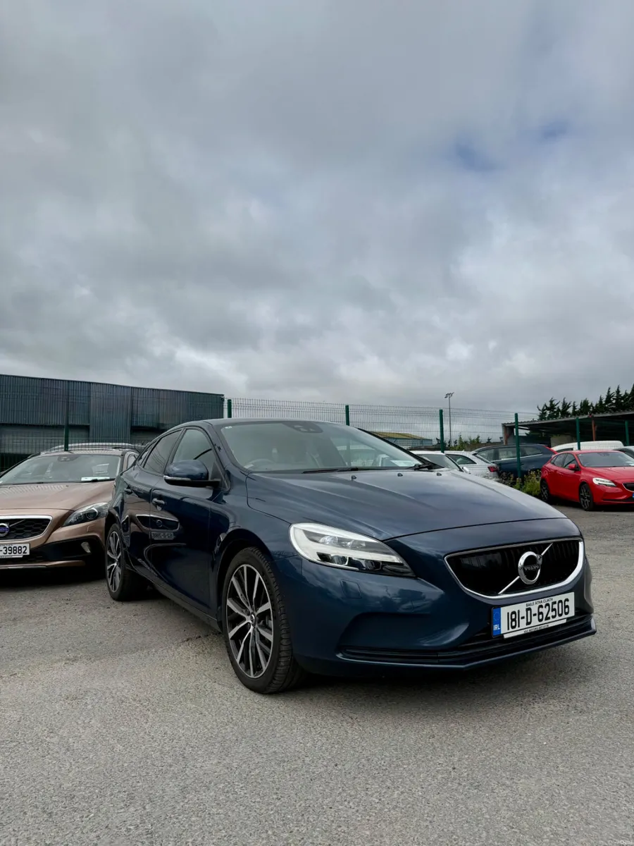 VOLVO V40 2018 2.0, DIESEL - Image 1