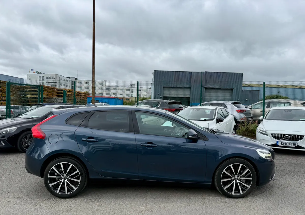 VOLVO V40 2018 2.0, DIESEL - Image 4