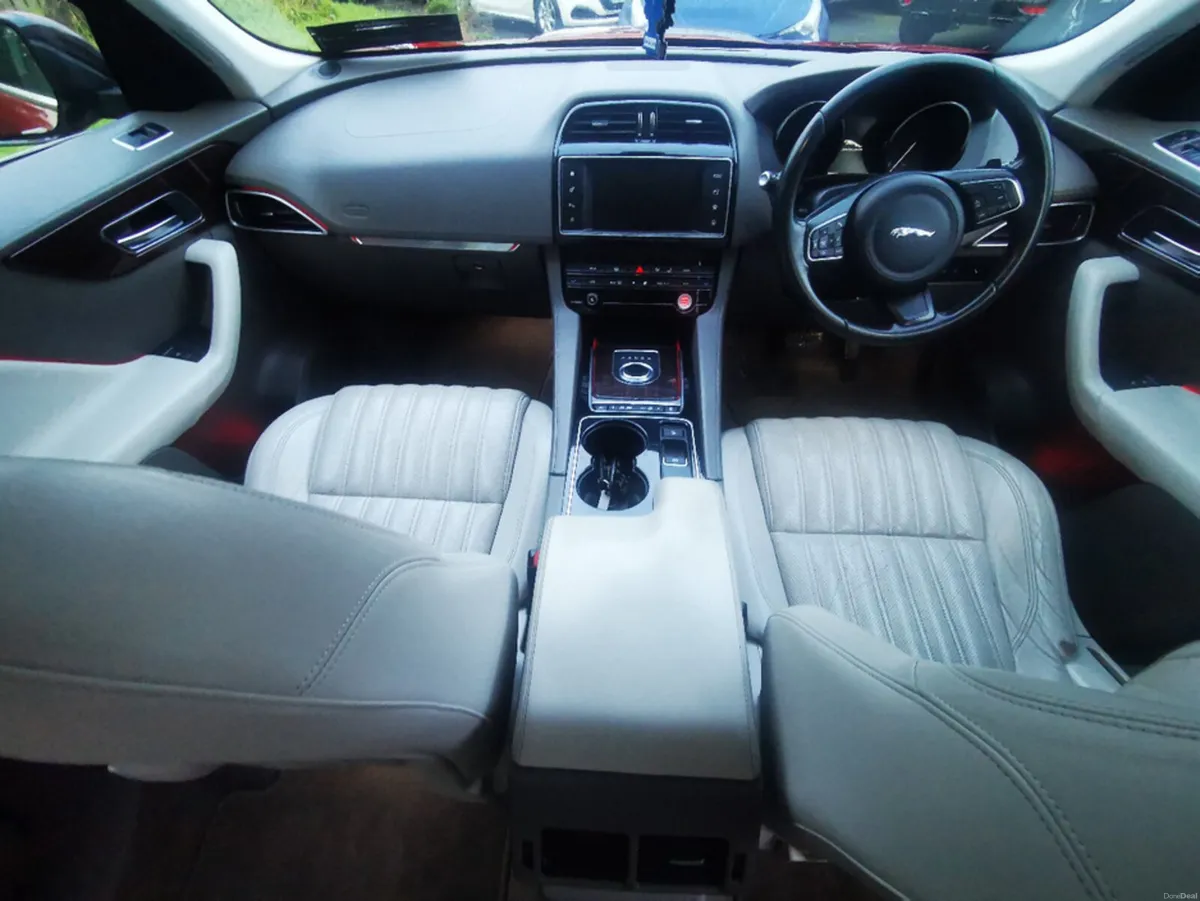 Jaguar F-Pace 2.0 D AWD PORTFOLIO 5DR AUTO - Image 3