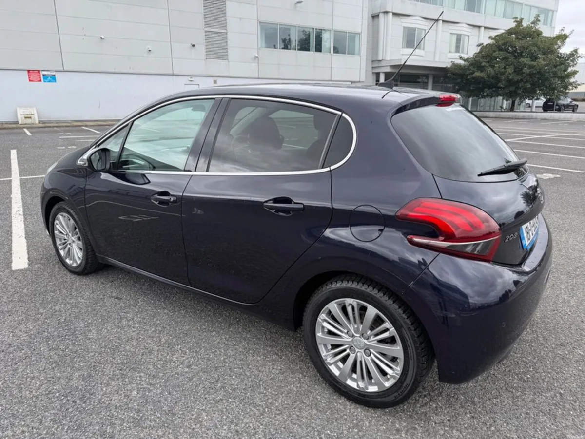 Peugeot 208 1.2 PETROL, AUTOMATIC, LOW MILEAGE, FI - Image 5
