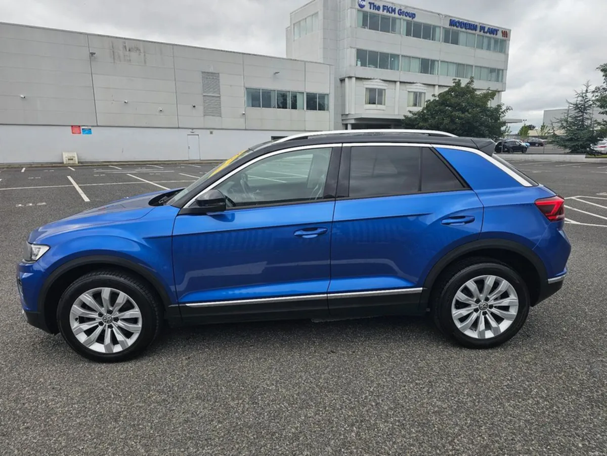 Volkswagen T-Roc 1.5 TSI, SPORT MODEL, LOW MILEAGE - Image 4
