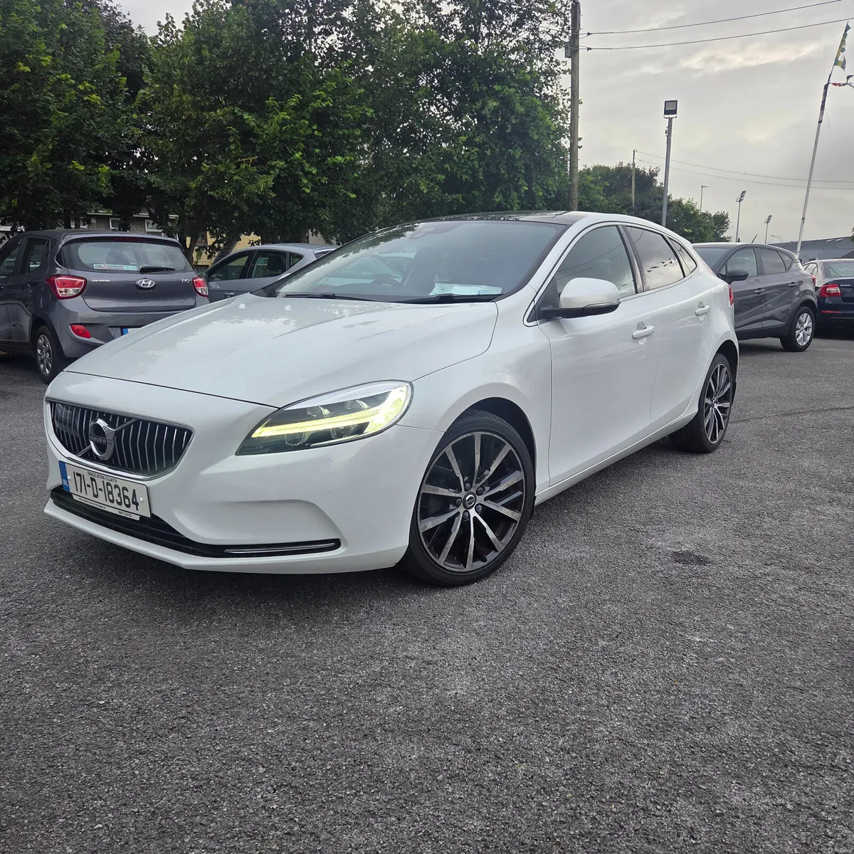 Volvo V40 2017 2.0 5DR Inscription D2 - Image 3