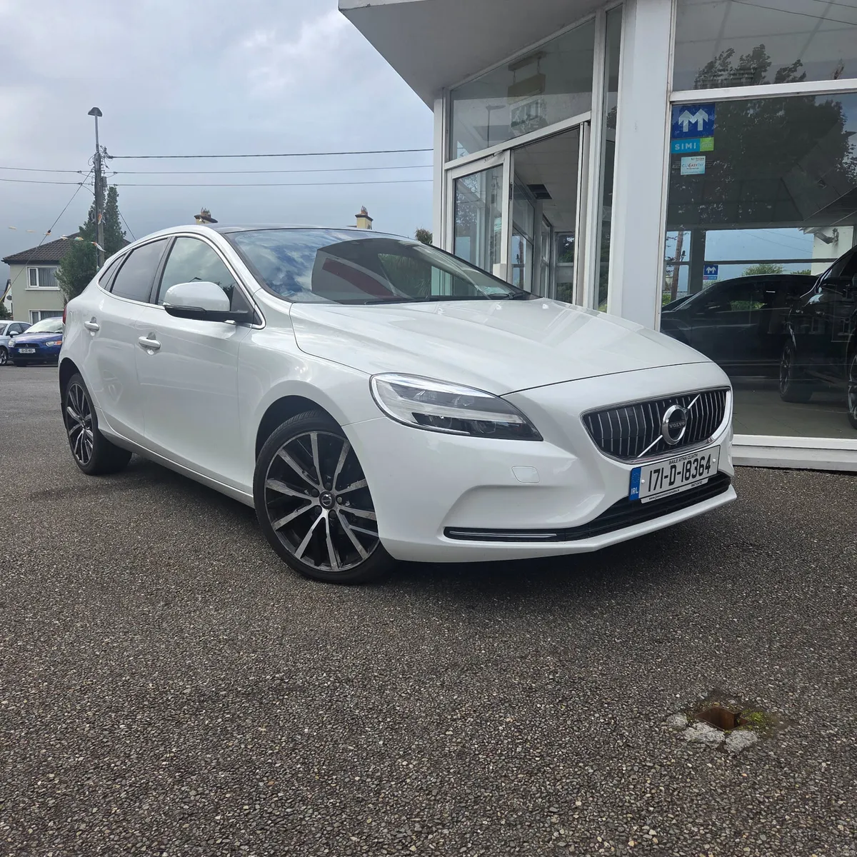 Volvo V40 2017 2.0 5DR Inscription D2 - Image 1