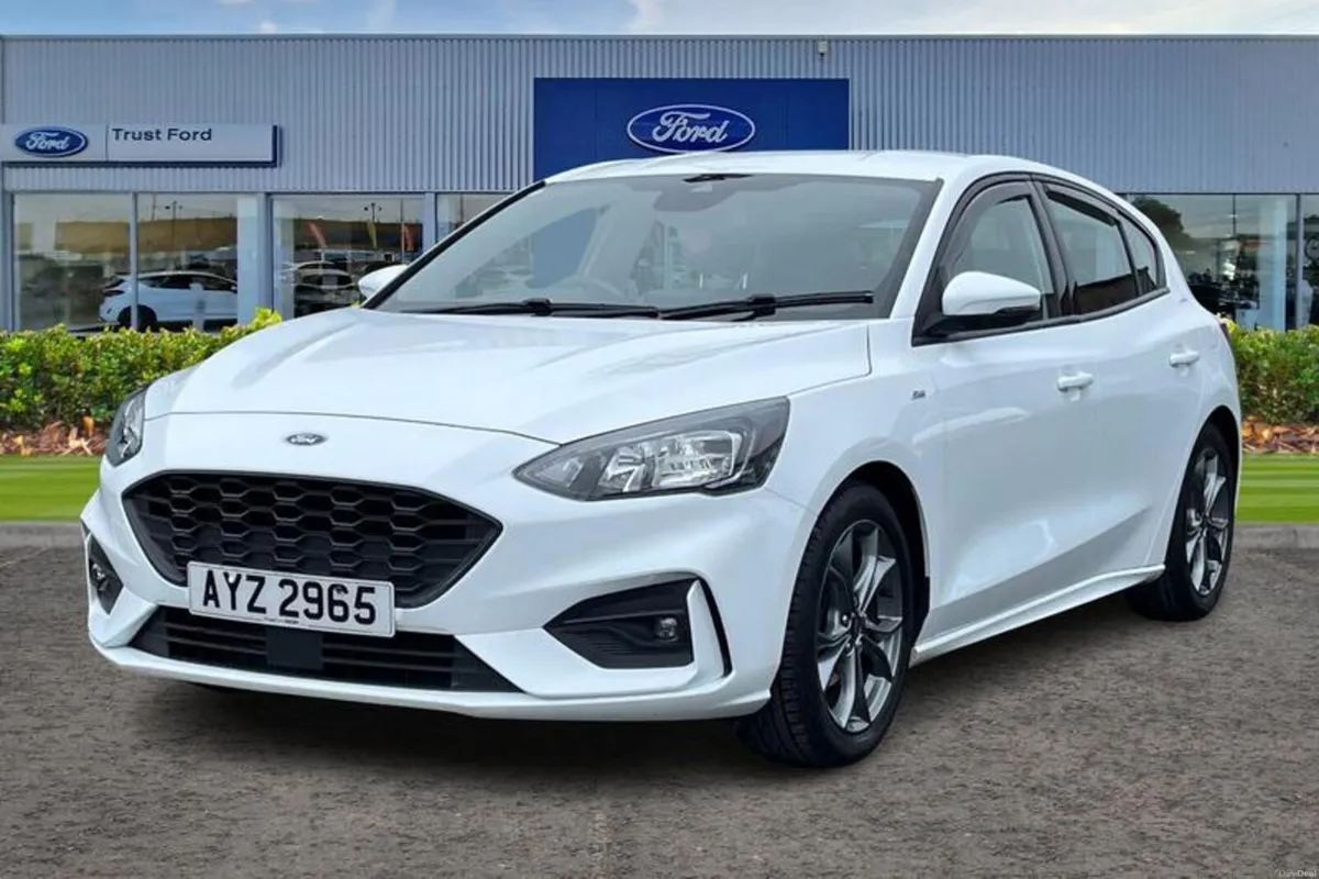 Ford Focus 1.0 EcoBoost 125 ST-Line 5dr - 17'' All - Image 5