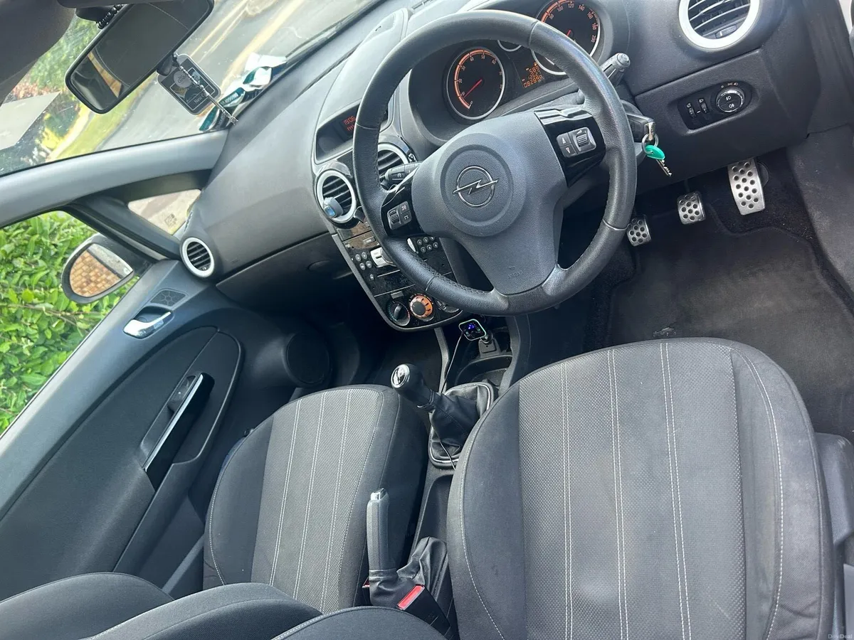 Opel corsa 1.2L petrol. *HIGH SPEC*. 83000kms - Image 3