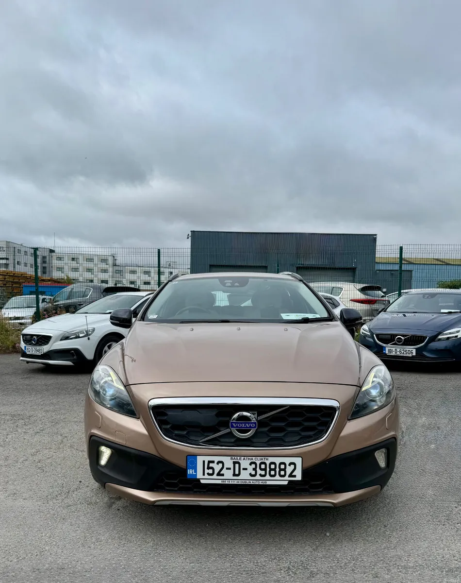 VOLVO V40 2015 2.0, DIESEL CROSS COUNTRY - Image 2