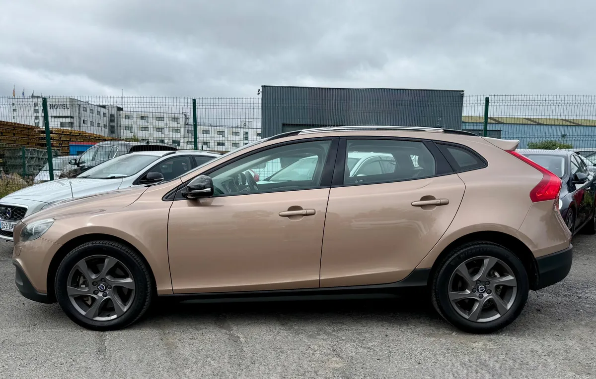VOLVO V40 2015 2.0, DIESEL D4 CROSS COUNTRY - Image 5