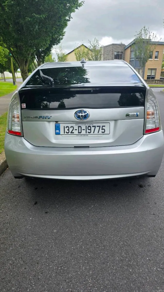 Toyota plug in hybrid - Image 4