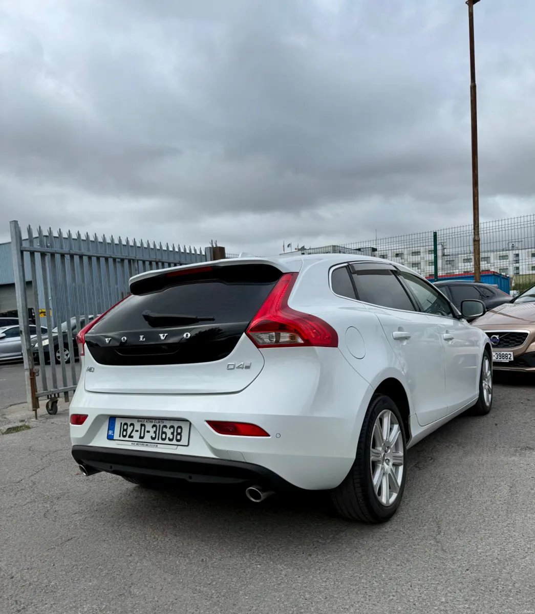 VOLVO V40 2018 2.0, DIESEL D4 - Image 6