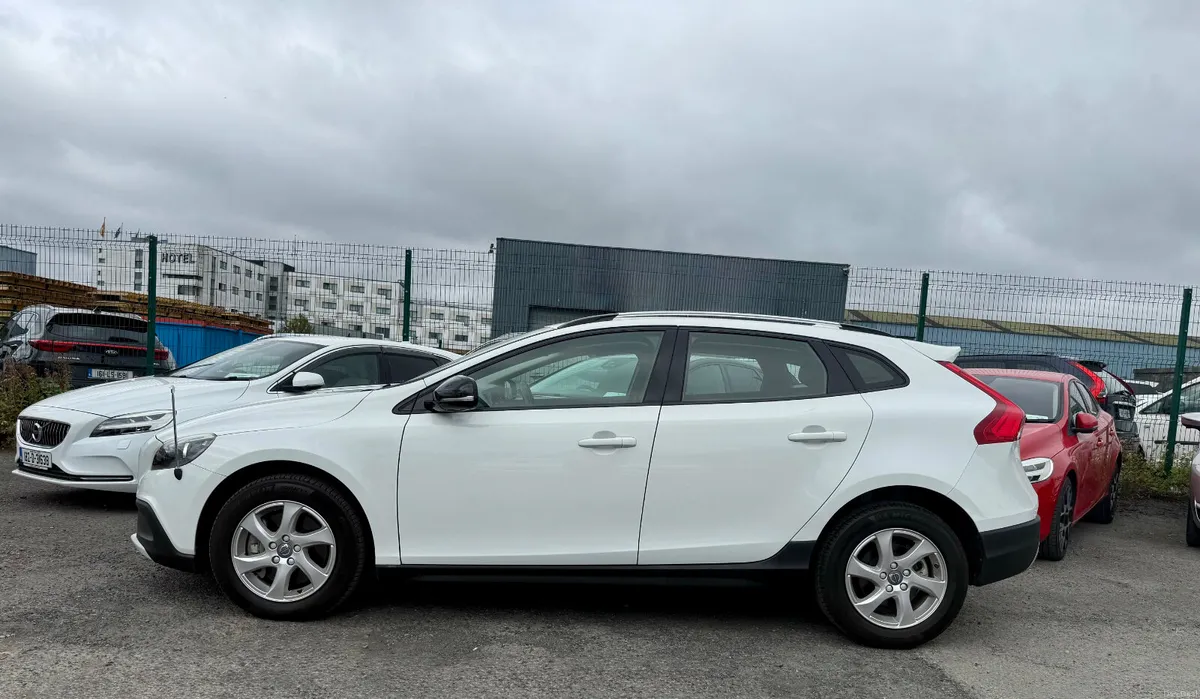 VOLVO V40 2015 2.0, DIESEL  D4 CROSS COUNTRY - Image 5
