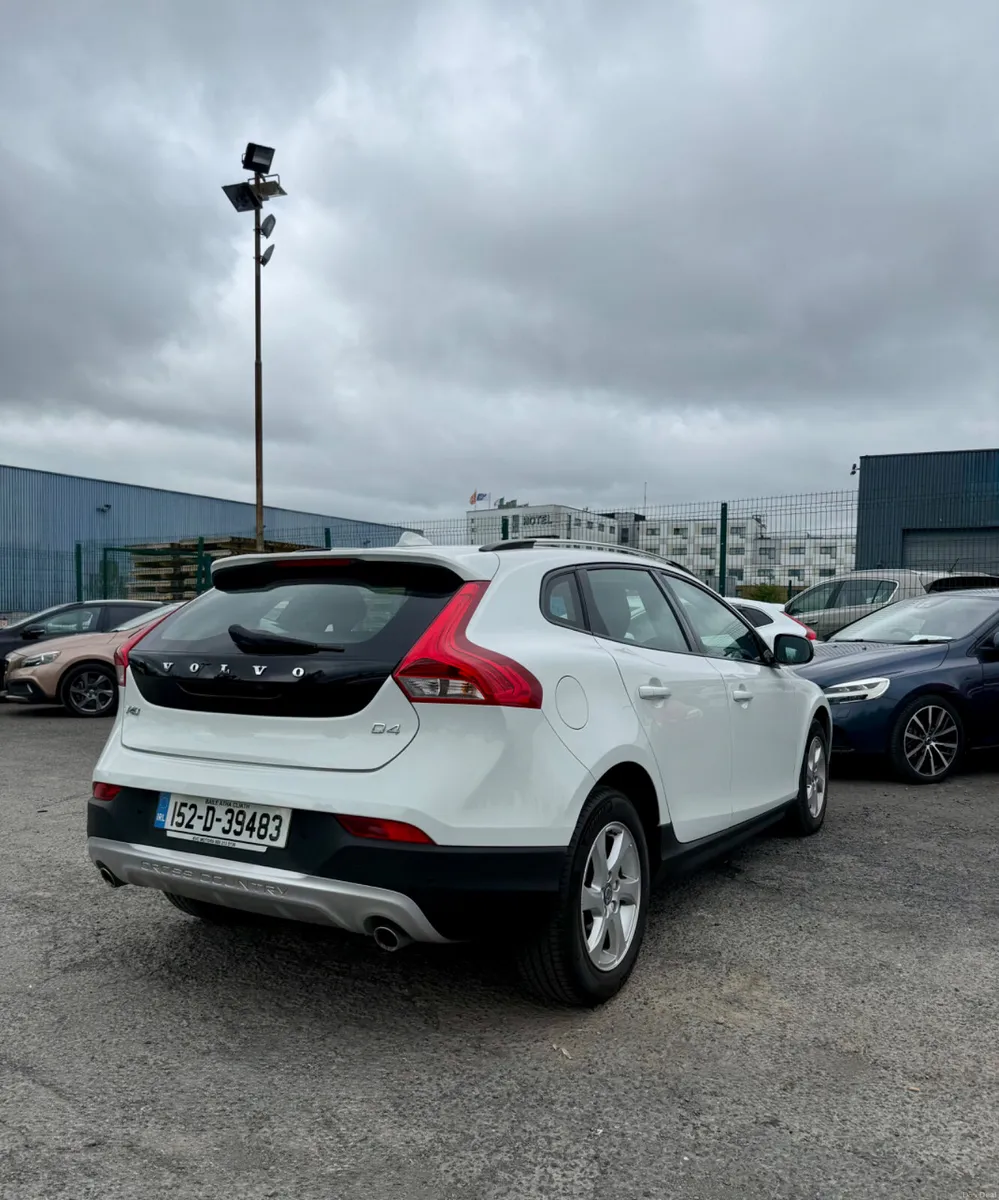 VOLVO V40 2015 2.0, DIESEL  D4 CROSS COUNTRY - Image 6