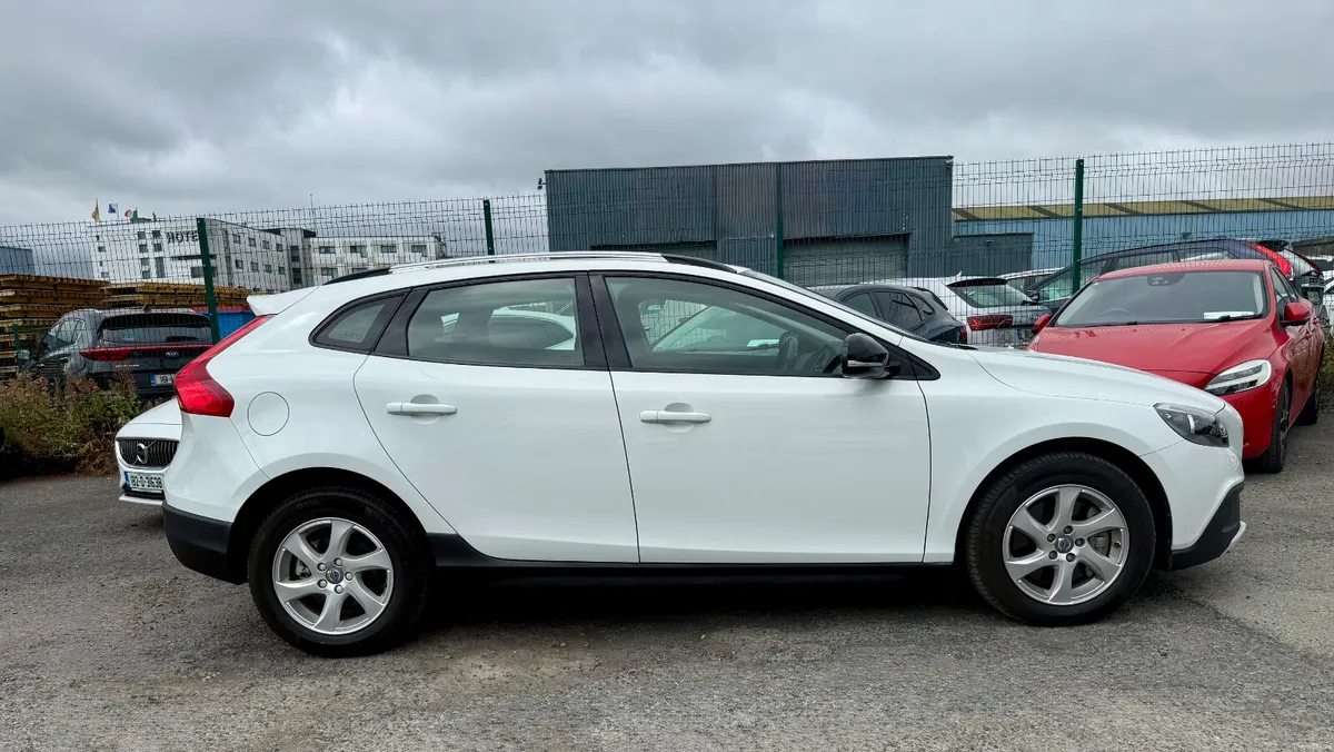 VOLVO V40 2015 2.0, DIESEL CROSS COUNTRY - Image 4