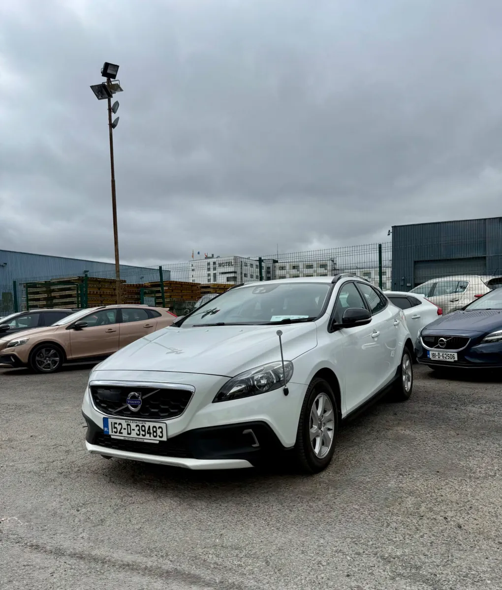 VOLVO V40 2015 2.0, DIESEL CROSS COUNTRY - Image 3