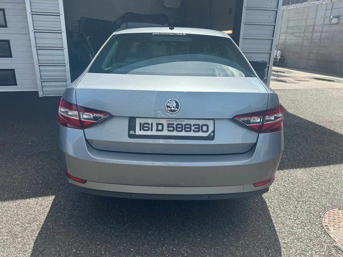 Car - Image 3