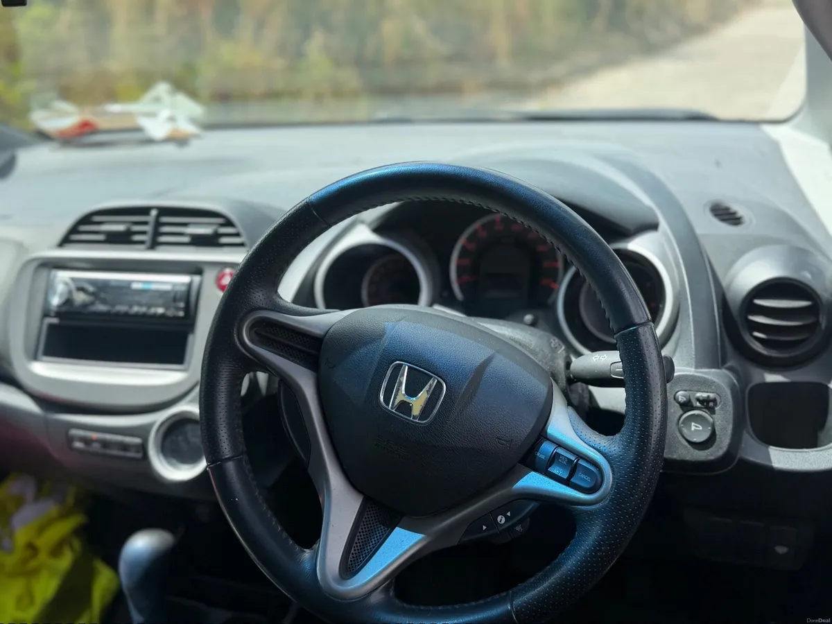 Honda Fit 2009 - Image 2