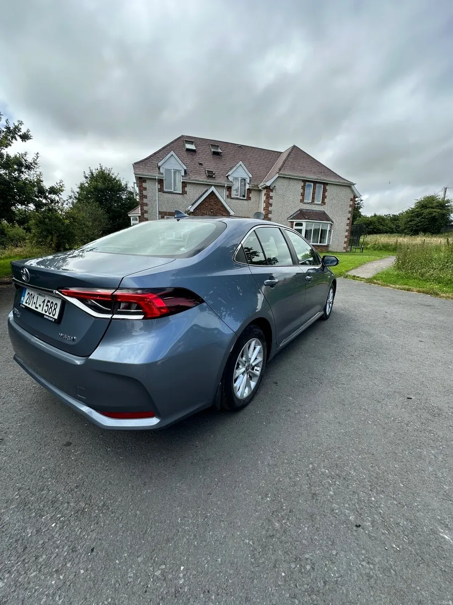 2020 Toyota Corolla Saloon 1.8 Petrol Hybrid Autom - Image 3