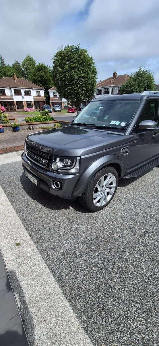 Land Rover Discovery 4 Family Car - Image 4