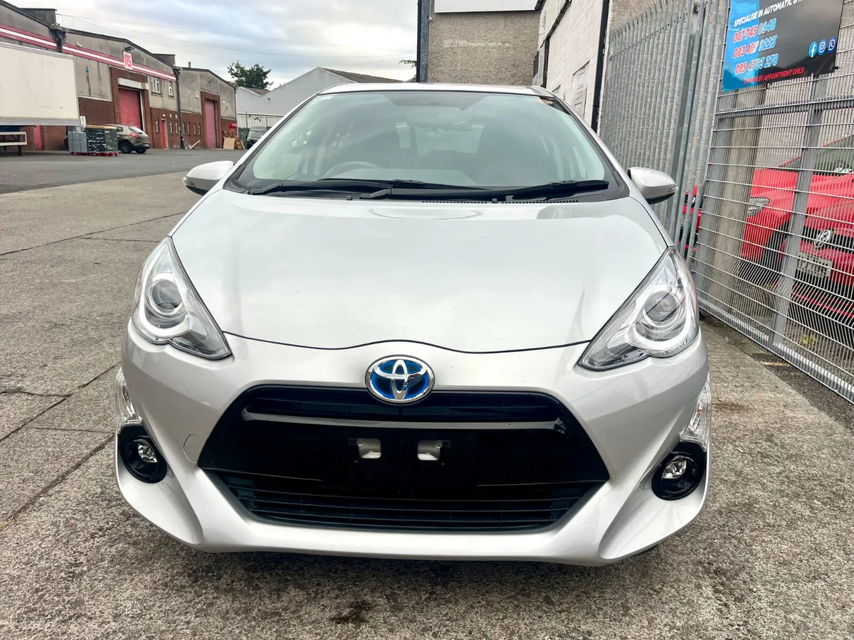 Toyota Aqua hybrid 2015 - Image 2