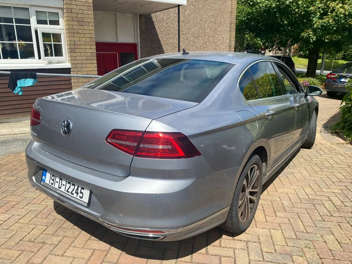 Volkswagen Passat RLINE 2.0 TDI MANUAL 6SPEED FWD - Image 3