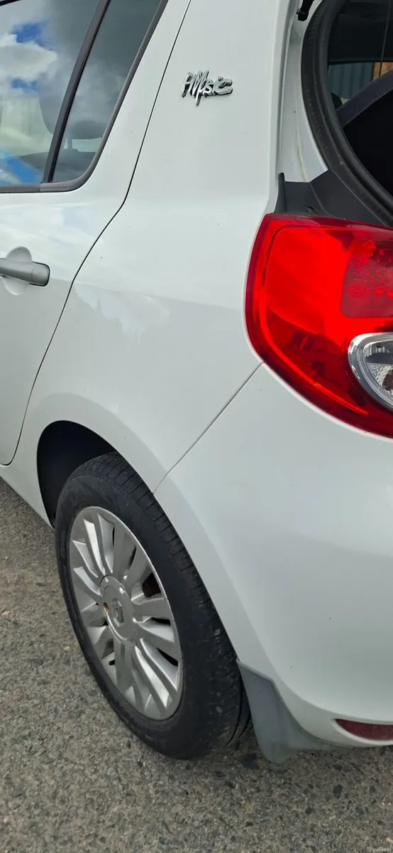 Renault Clio 2011 - Image 1