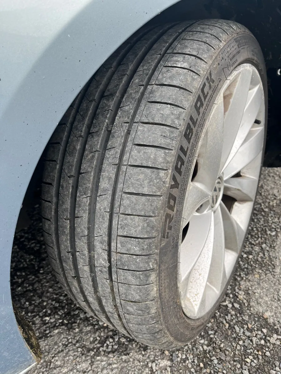 Volkswagen Passat 2009 - Image 4