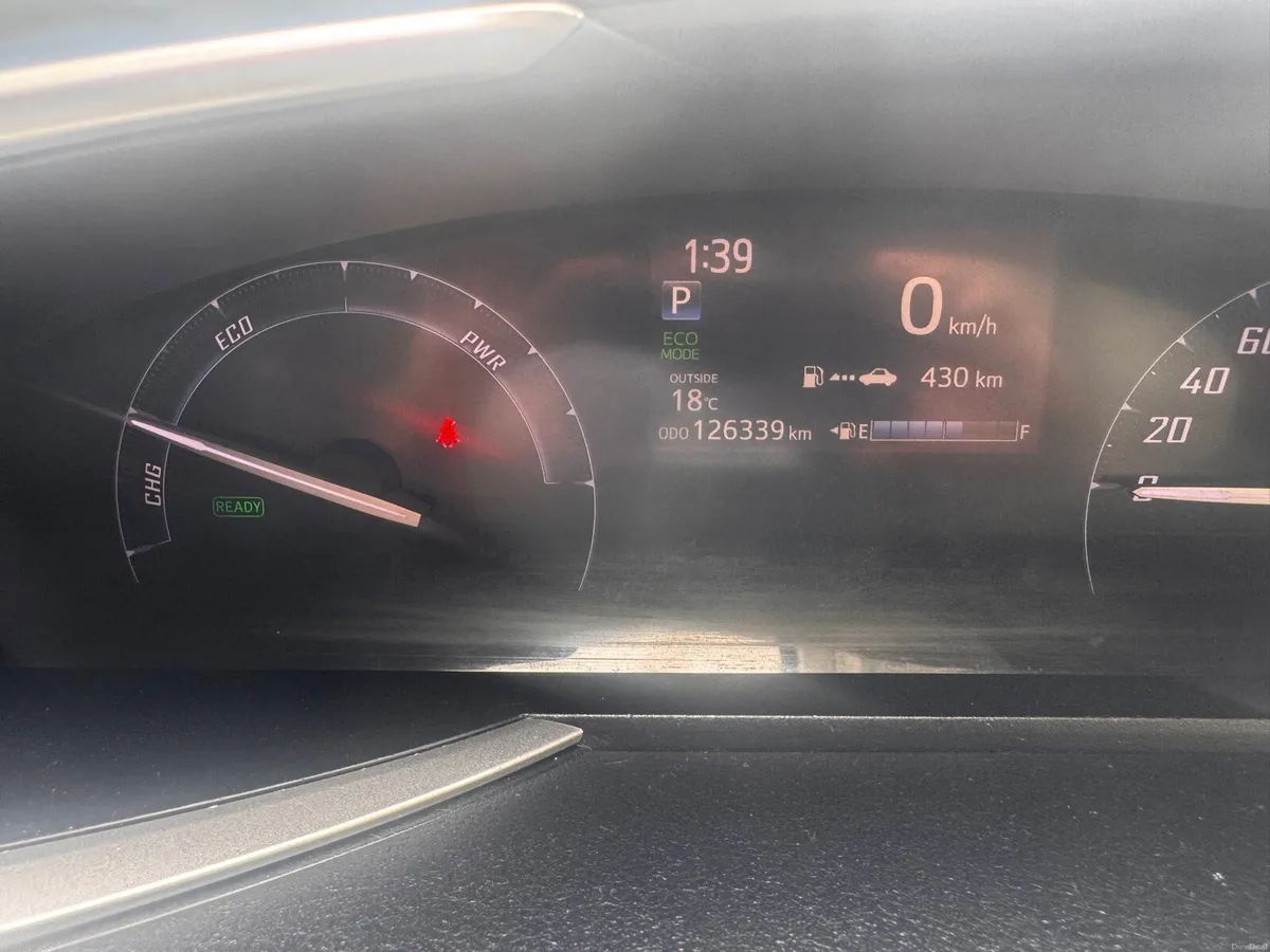 2016 Toyota sienta hybrid 6 seater - excellent - Image 6