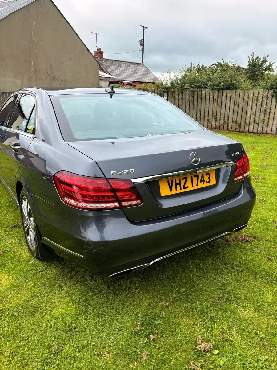 Mercedes Benz E220 - Image 4