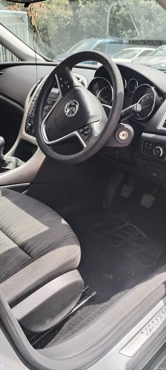 Vauxhall Astra 2011 - Image 2