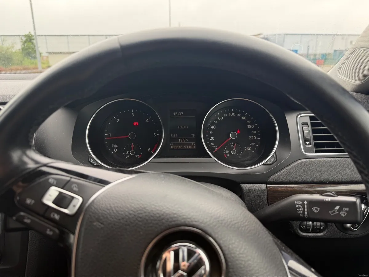 Volkswagen Jetta 2015 - Image 2