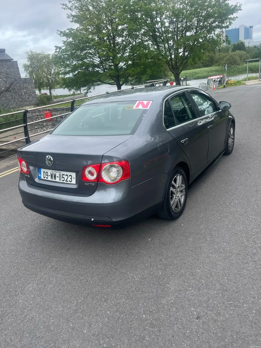 Volkswagen Jetta - Image 4