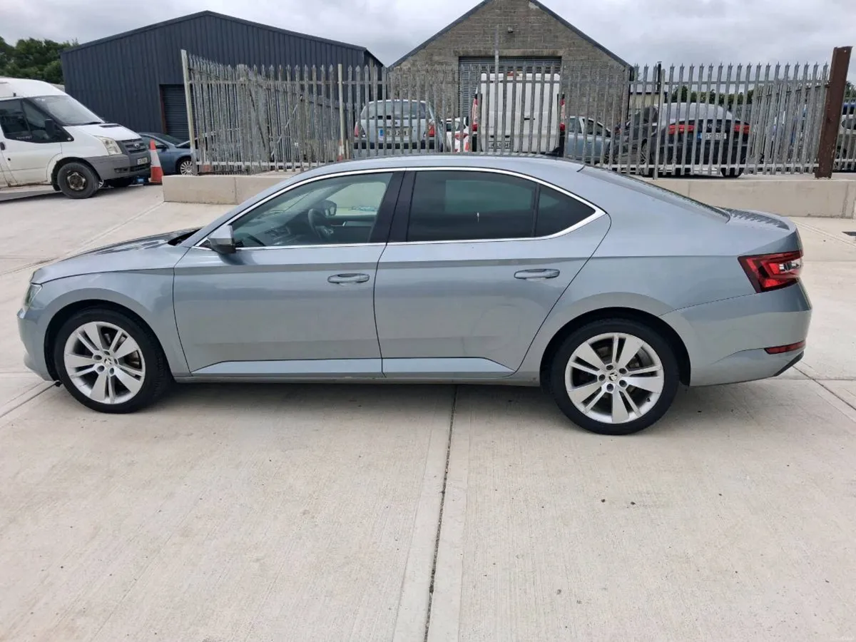 Car - Image 5