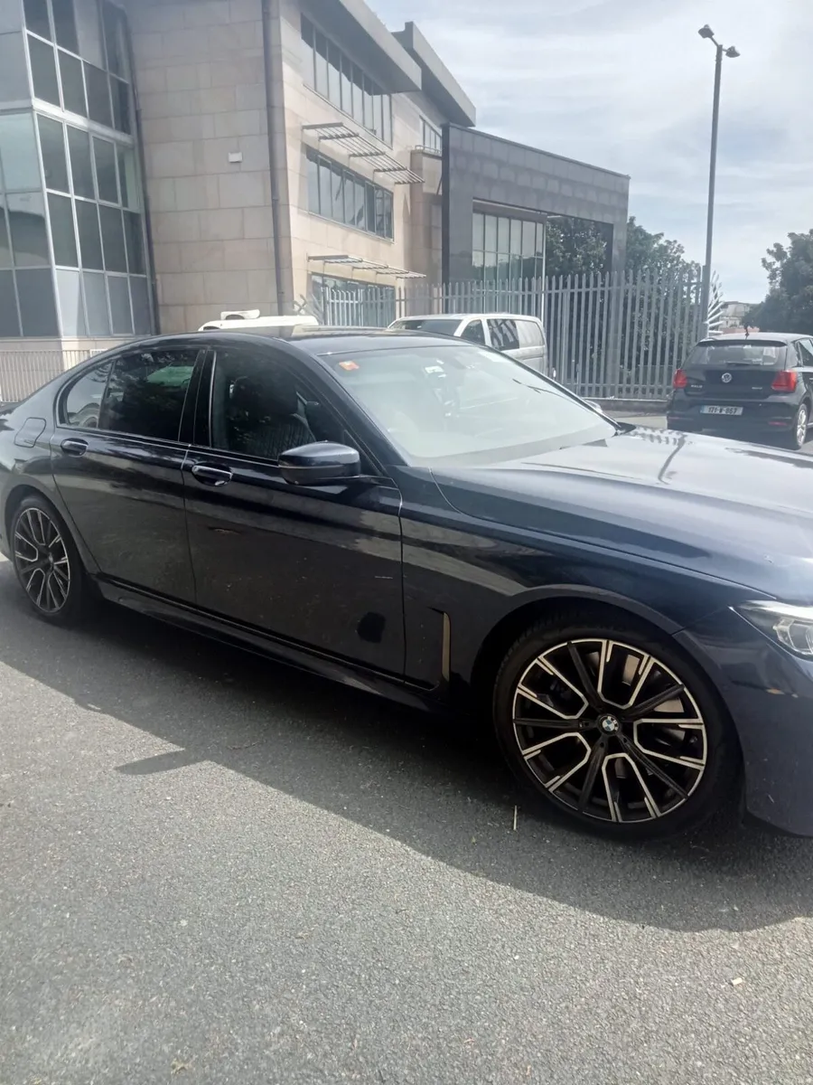 2021 BMW 7 Series - Image 2