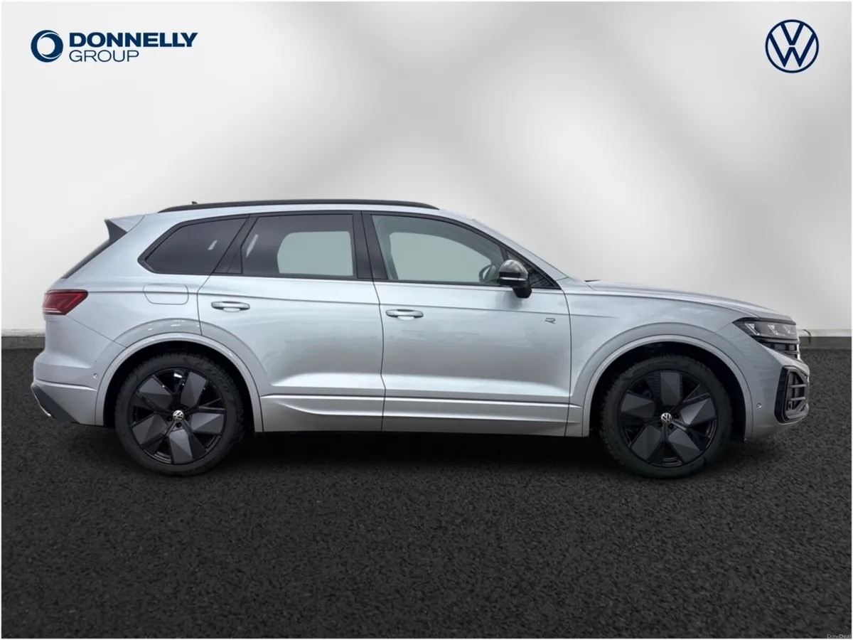 Volkswagen Touareg Diesel Estate Black Edition - Image 4