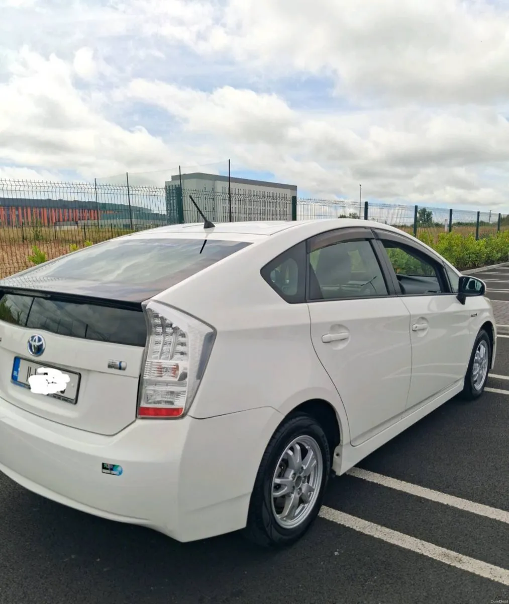 Toyota Pruis 2011 - Image 1