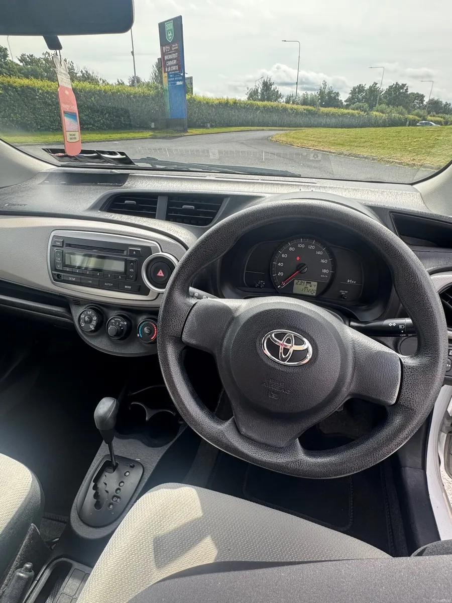 Toyota Vitz 2012 White Automatic - Image 5