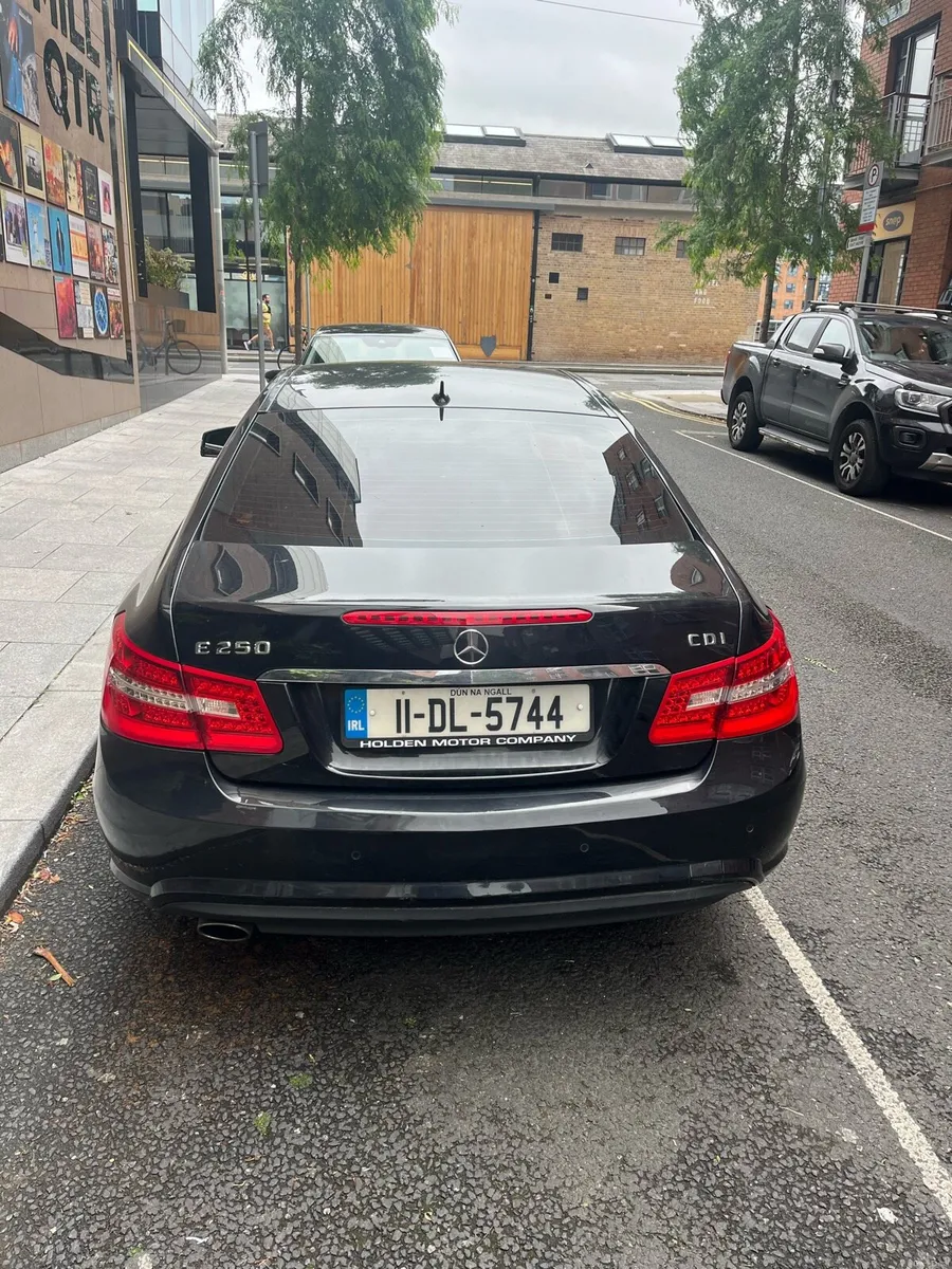 Mercedes E250 2011 Model - Image 2