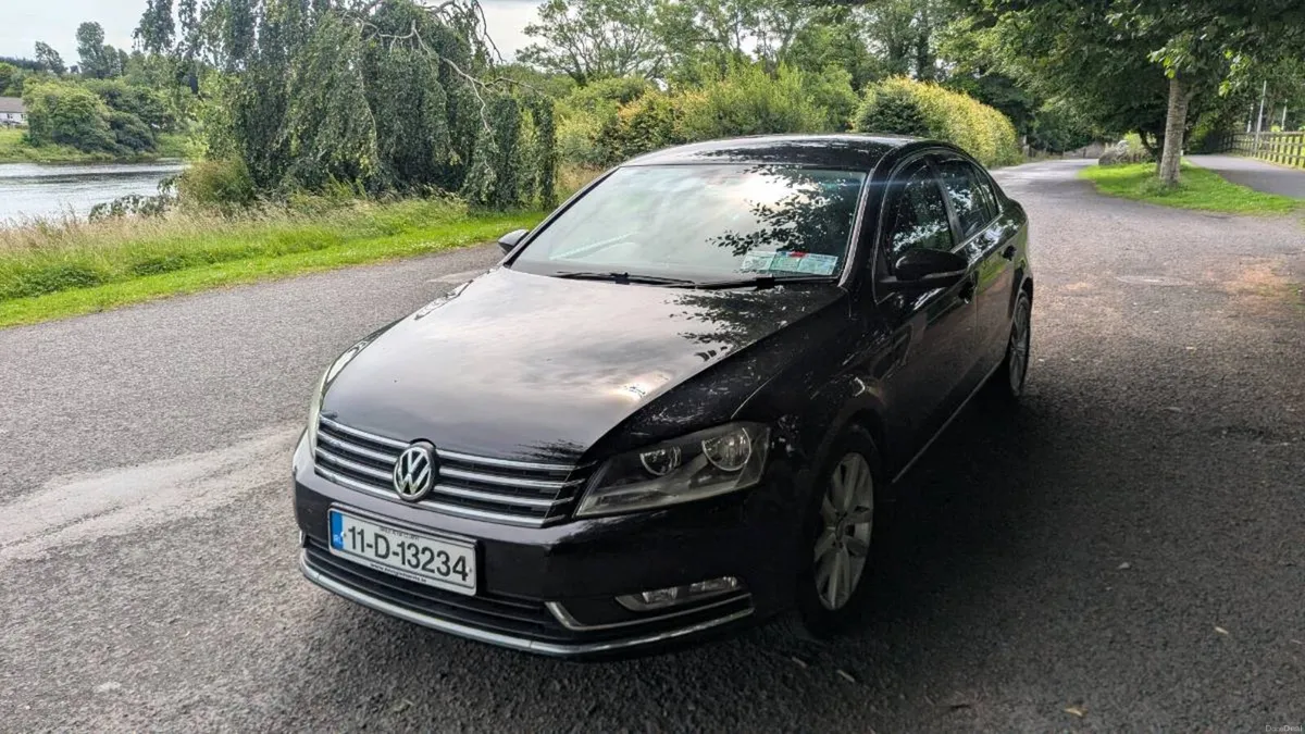 Volkswagen Passat 2011 - Image 2