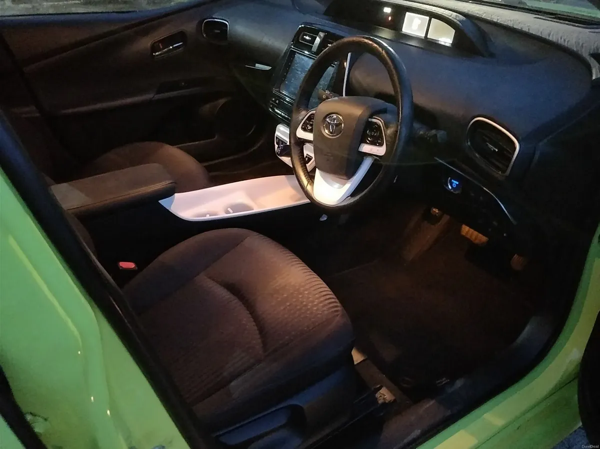 Toyota Prius 2016 High Specs - Image 3