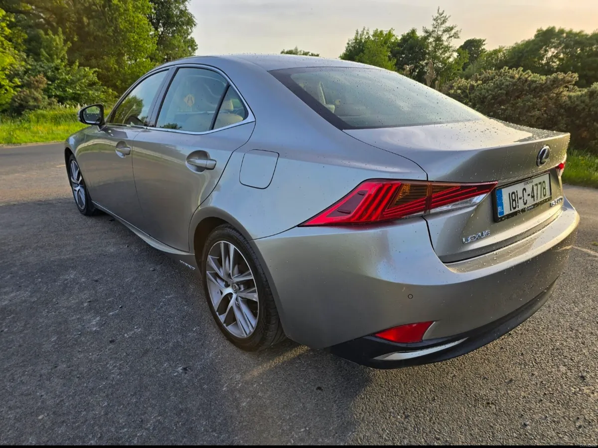Lexus is300h - Image 3
